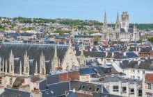 Середньовічне місто за годину їзди від Парижа назвали ідеальним місцем для "прохолодного відпочинку"