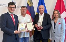 Президент Международной федерации хоккея получил Почетную Грамоту Верховной Рады