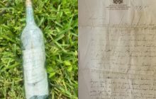 Женщина в горе мусора нашла послание в бутылке из 1945 года (фото)