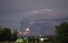 На Камчатке произошло землетрясение, началось извержение вулкана (фото)