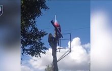 ВСУ сбросили российский флаг в еще одном селе Курской области (видео)