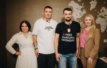 Сюрприз для защитника: Александр Усик пришел на новоселье к защитнику Мариуполя