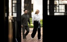 В вышиванке за 8 тысяч гривен: Зеленская появилась в стильном образе на День Независимости