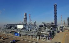 На одном из крупнейших НПЗ России взрывом повреждена важная установка, – Reuters