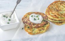 Пышные кабачковые оладьи на кефире и без него: "улетают" со стола за 5 минут