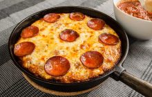 Швидко та смачно: "хитрий" рецепт піци на сковорідці від Джеймі Олівера за лічені хвилини