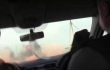 Російський дрон вибухнув прямо перед авто українських журналістів (відео)