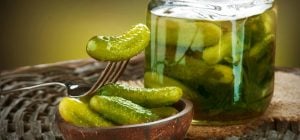 Соленые огурцы превратились в кашу: как сохранить их хрустящими