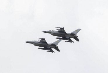 Украина не сможет задействовать более десяти самолетов F-16, нет пилотов, - NYT