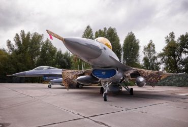 Українці придумали хитрий спосіб захищати свої F-16 на аеродромах, - Business Insider
