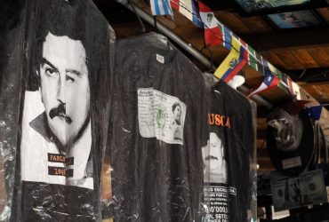 Колумбия хочет запретить сувениры с наркобароном Пабло Эскобаром: туристам тоже грозят штрафы