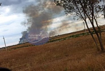 В Криму палає поблизу аеродрому Октябрьское: чути хлопки (відео)