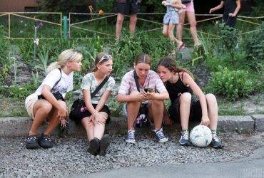 Батькам загрожують штрафи і навіть кримінал за відмову від евакуації дітей, - МВС