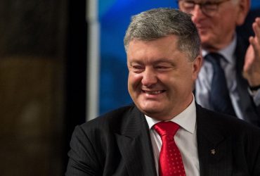 Порошенко требует от нардепов Евросолидарности отдыхать на курортах Европы незаметно, - блогер Иванов
