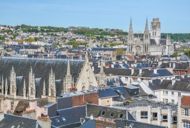 Средневековый город в часе езды от Парижа назвали идеальным местом для прохладного отдыха