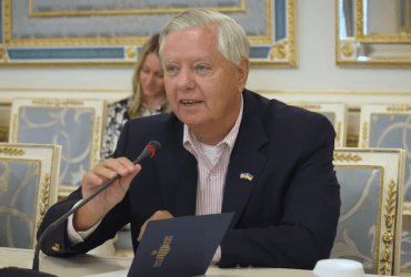 Його треба заарештувати: екс-стратег Білого Дому накинувся на сенатора Грема через Україну