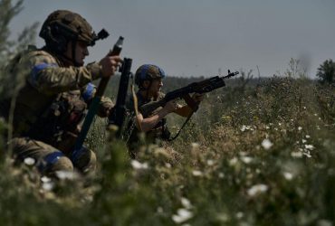 Все больше украинцев хотят мирных переговоров, но военные категорически против, - WSJ