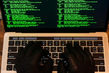 РФ проводить складніші фішингові атаки на громадських діячів у США та Європі