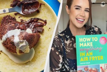 Шоколадный пудинг с жидкой начинкой всего за 10 минут: шеф-повар раскрыла рецепт