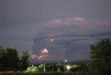 На Камчатке произошло землетрясение, началось извержение вулкана (фото)