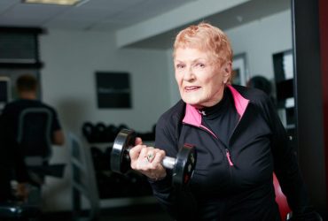 98-летняя женщина говорит, что находится в лучшей форме своей жизни: вот ее ежедневная  тренировка