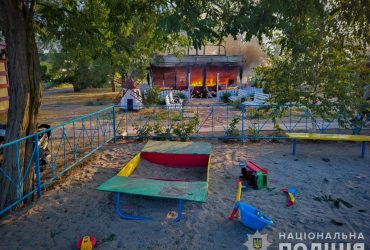 Росіяни вдарили по дитячому кафе на Запоріжжі: поранений хлопець помер у лікарні (фото, відео)