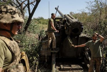 На фронті дуже гаряче: в Генштабі розповіли, на яких напрямках найбільше суне ворог