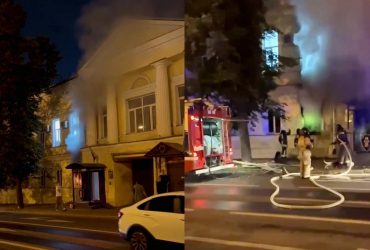 У російській Казані жінка із сином підпалили військову комендатуру (відео)