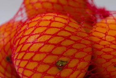 Почему апельсины продают в красных сетчатых пакетах: исследователь раскрыл истинную причину