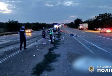 На Одещині жахлива автотроща: через зіткнення вантажівки та легковика загинула дитина