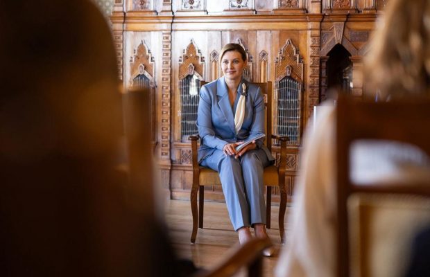 Елена Зеленская в изысканном образе с интересным акцентом прибыла в Стамбул (фото)