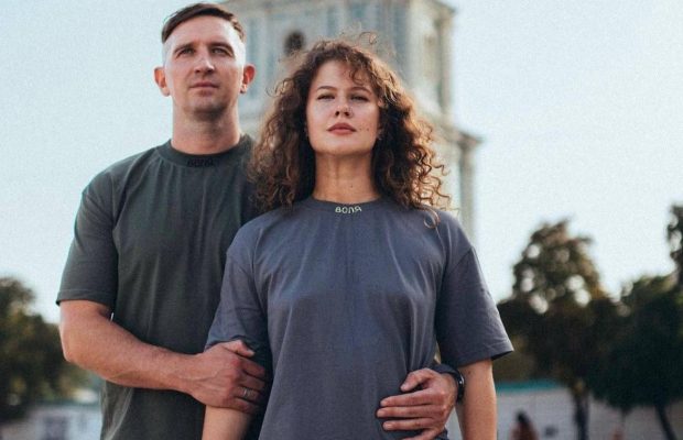 Зірка серіалу "Кріпосна" зізналася, чому більше не публікує фото з чоловіком-військовим