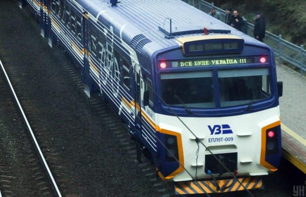 Затримки на 8-10 годин: російські удари паралізували рух багатьох поїздів "Укрзалізниці"