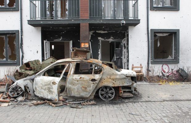 Иностранные туристы заказывают платные экскурсии, чтобы увидеть ужасы войны в Буче, - The Times