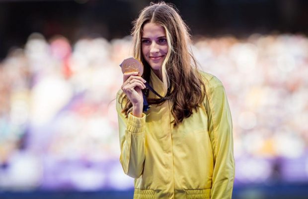 Олімпійська чемпіонка Ярослава Магучіх відповіла, коли зіграє весілля з нареченим