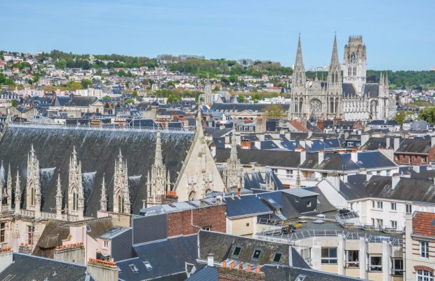 Середньовічне місто за годину їзди від Парижа назвали ідеальним місцем для "прохолодного відпочинку"