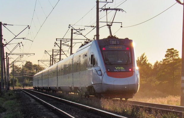 "Укрзалізниця" призначила додаткові рейси "Інтерсіті" на популярний напрямок