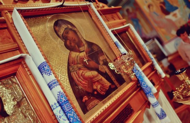 28 серпня: церковне свято сьогодні, про що просять жінки цього дня