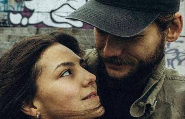 "Кохаю": зірка серіалу "Кріпосна" вийшла заміж за актора-воїна (фото)