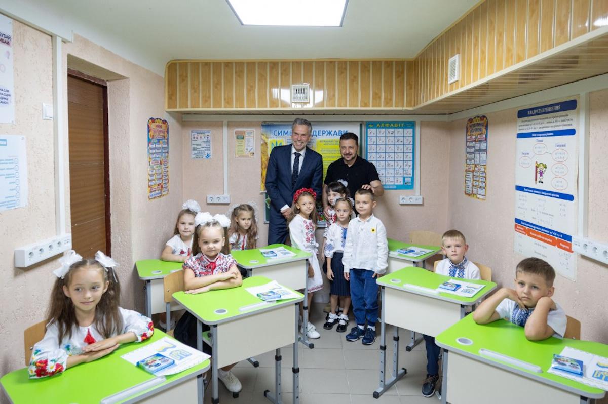 Зеленський з прем'єром Нідерландів у школі Запоріжжя / фото president.gov.ua Зеленський з прем'єром Нідерландів у школі Запоріжжя / фото president.gov.ua