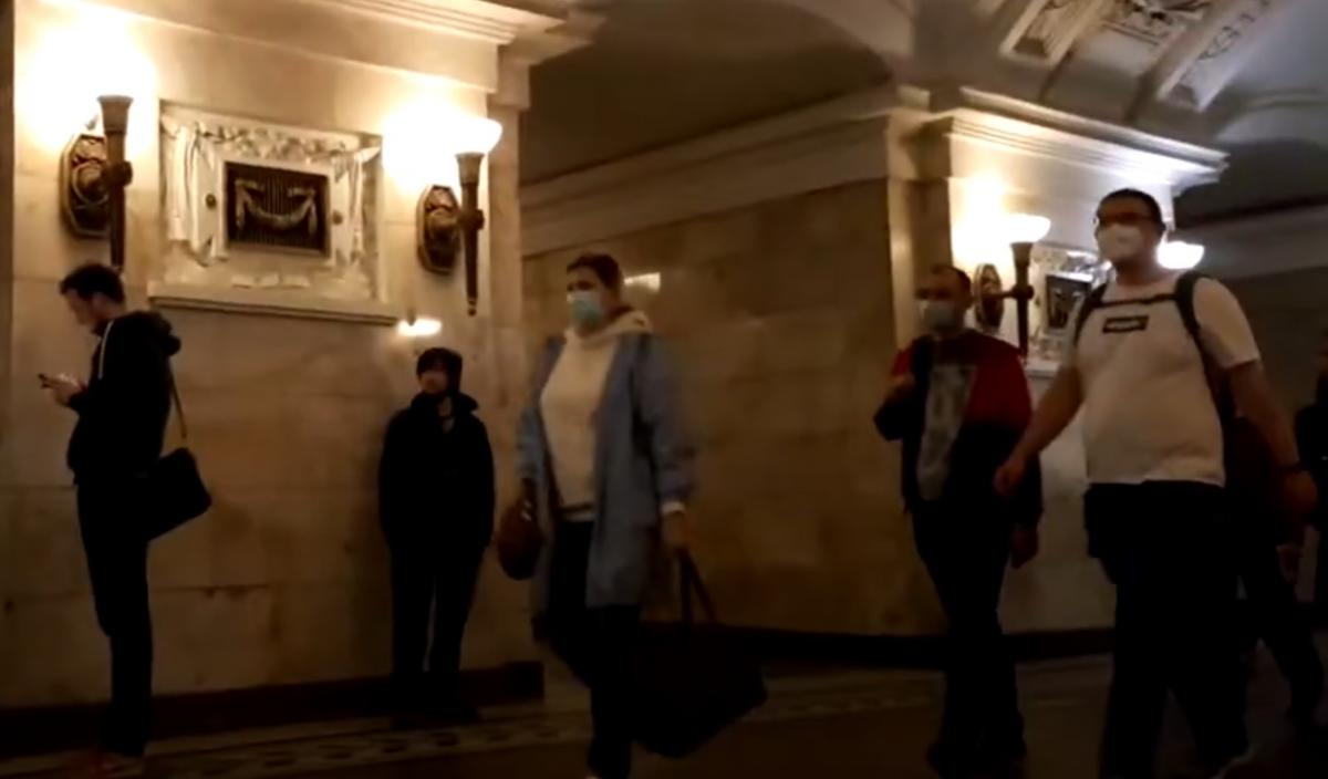 В Москве начали вербовать на войну в Украине на станциях метро / скриншот В Москве начали вербовать на войну в Украине на станциях метро / скриншот