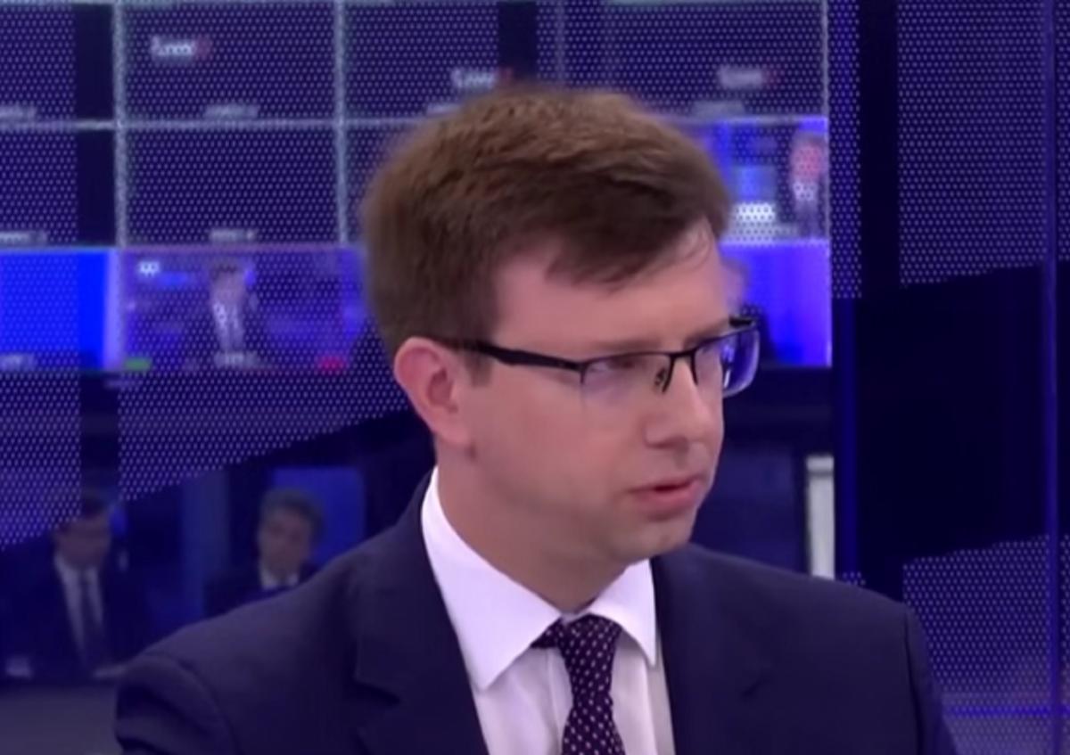 В Угорщині називають побоювання ЄС щодо нової схеми дозволів на роботу і проживання для громадян РФ і Білорусі "політичною істерією" / скріншот В Угорщині називають побоювання ЄС щодо нової схеми дозволів на роботу і проживання для громадян РФ і Білорусі "політичною істерією" / скріншот