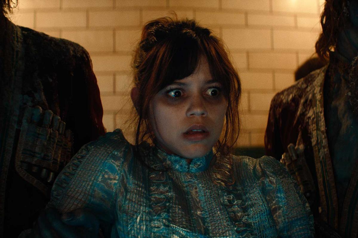 Кадр из фильма "Битлджус Битлджус" / фото Warner Bros. Pictures Кадр из фильма "Битлджус Битлджус" / фото Warner Bros. Pictures