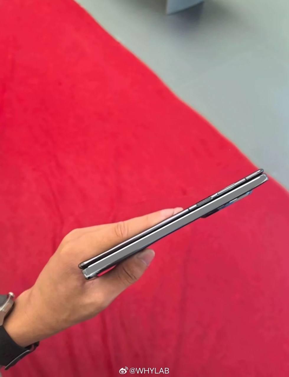 Huawei впервые показала на видео свой складывающийся втрое телефон Huawei впервые показала на видео свой складывающийся втрое телефон