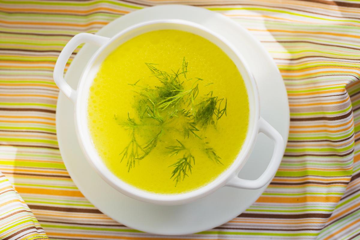 Как cделать куриный бульон вкуснее - как варили блюдо наши бабушки / ua.depositphotos.com