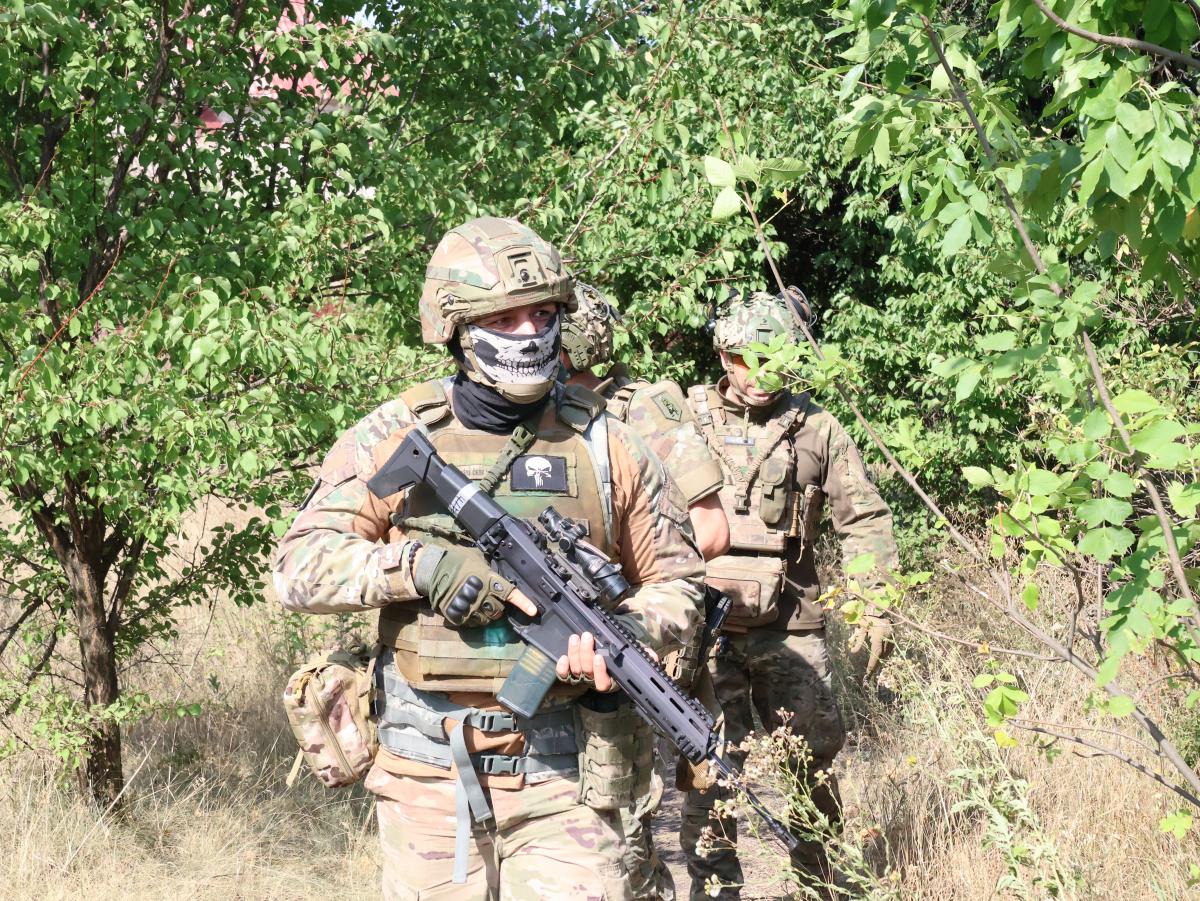 У тактичній групі кожен чітко знає свою задачу / фото УНІАН У тактичній групі кожен чітко знає свою задачу / фото УНІАН