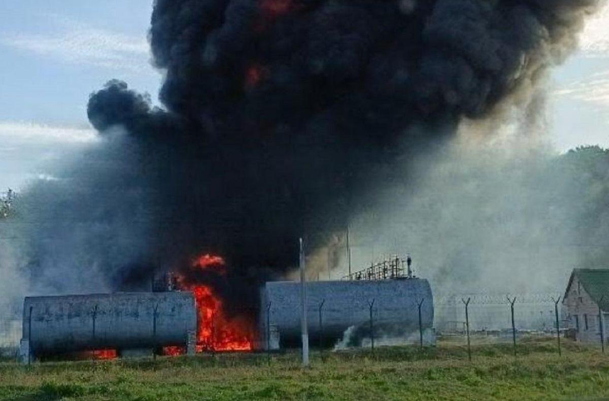 Дрони влаштували "бавовну" на паливну базу / фото Аполітика Дрони влаштували "бавовну" на паливну базу / фото Аполітика