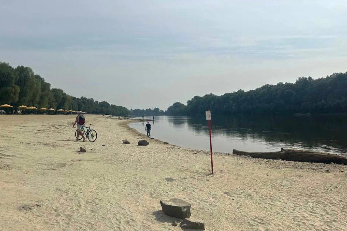 Вода в Десне в районе Чернигова уже загрязнена / фото t.me/lomako_oleksandr Вода в Десне в районе Чернигова уже загрязнена / фото t.me/lomako_oleksandr