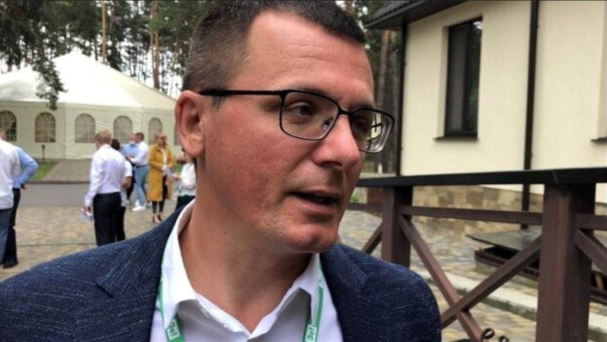 Чернігівські бізнесмени Тарасовці скинули на озеро токсичні залишки свого розбомбленого готелю Чернігівські бізнесмени Тарасовці скинули на озеро токсичні залишки свого розбомбленого готелю