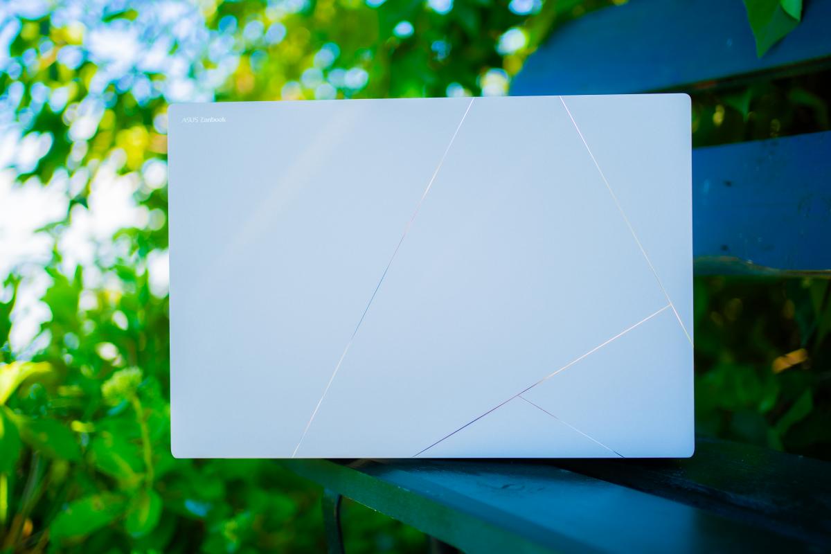 Ноутбук ASUS Zenbook S 16 – тонкий і потужний 16-дюймовий пристрій із штучним інтелектом Ноутбук ASUS Zenbook S 16 – тонкий і потужний 16-дюймовий пристрій із штучним інтелектом